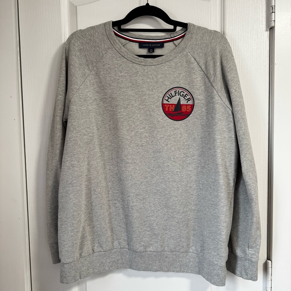 Tommy Hilfiger Women's Crew Neck Sweatshirt Terry Cloth Pullover Graphic Logo L